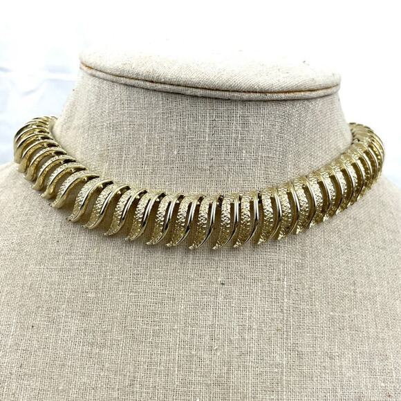 kramer Jewelry - VTG Kramer Gold Tone Bib Necklace Signed MCM Textured Statement 15"